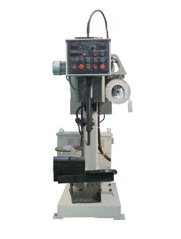 儲氣罐筒體進出氣嘴角環(huán)縫自動焊接專機-濟南冠森自動化設備有限公司